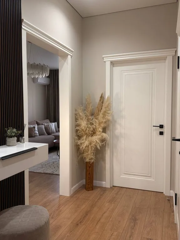 Стильная двухкомнатная в районе ТРЦ Мега на Розыбакиева