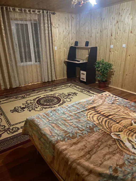 Уютный дом возле крепости