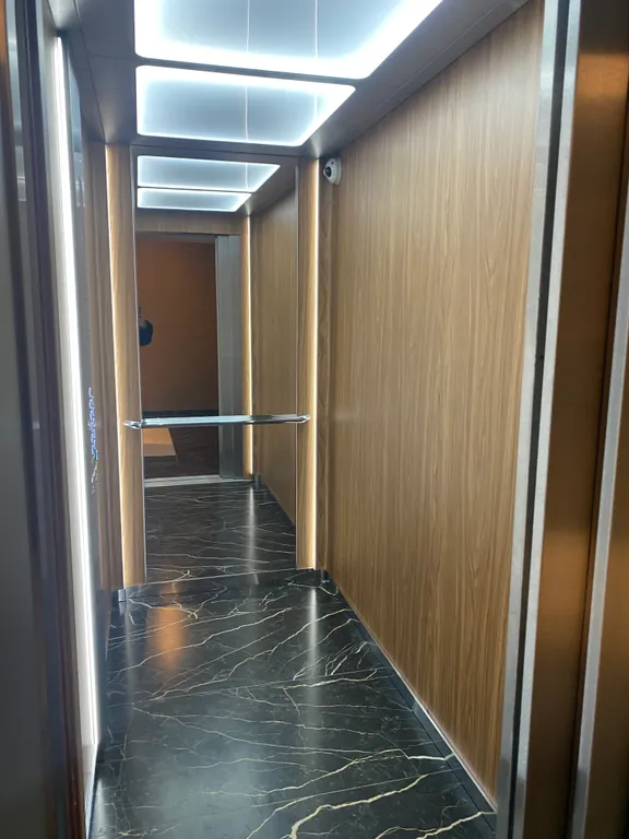 Студия с лоджией на заливе в комплексе с подогреваемым бассейном