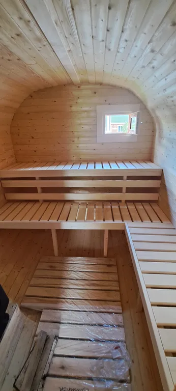 Дом в деревне с баней