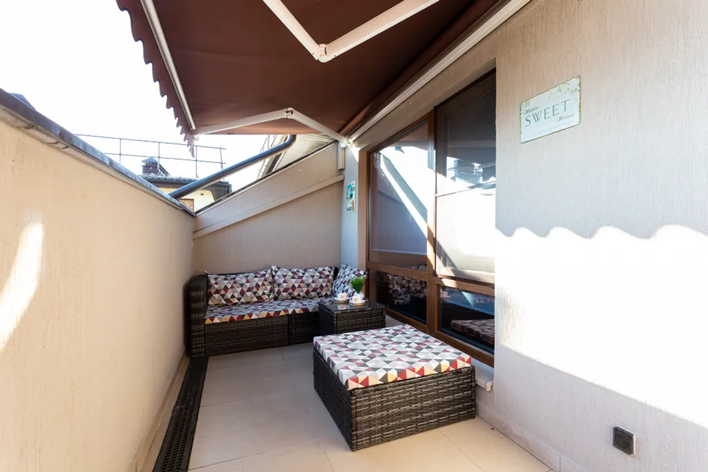 Стильная студия Кватро 152 с террасой и кофемашиной