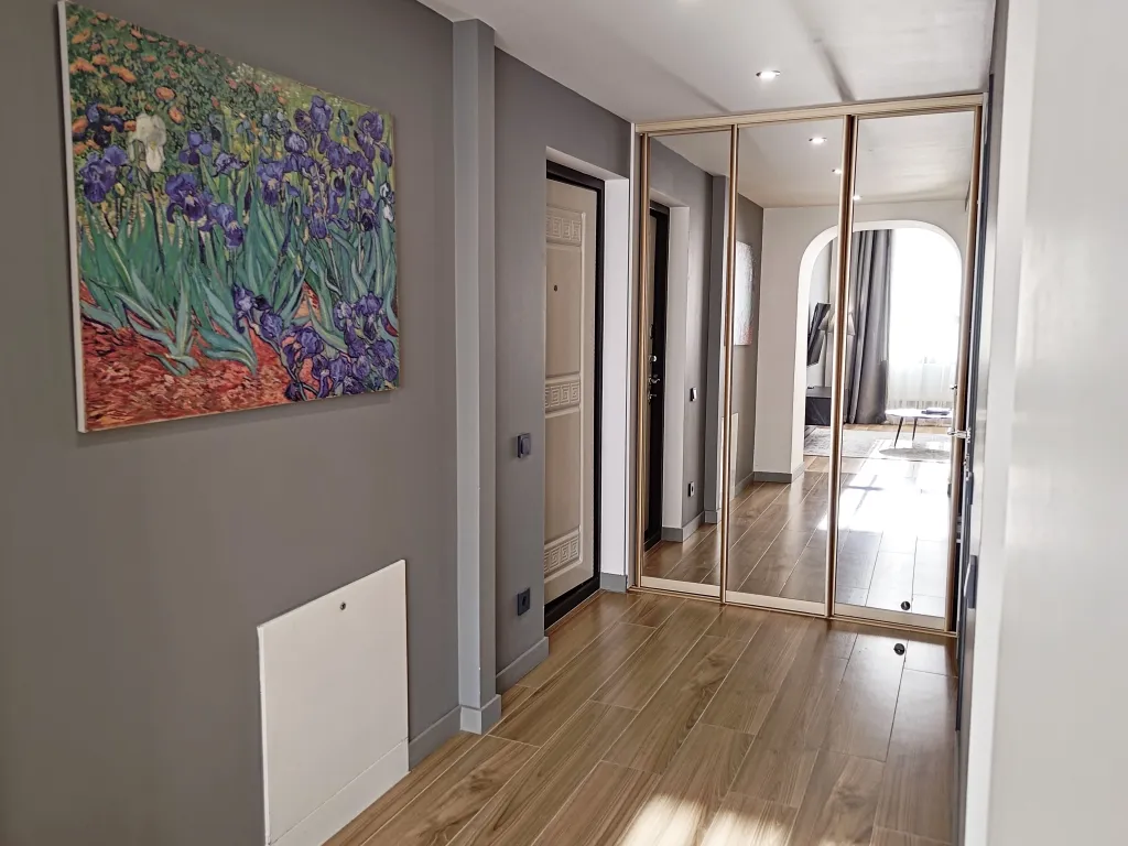 Дизайнерский двухуровневый апартамент с панорамным окном