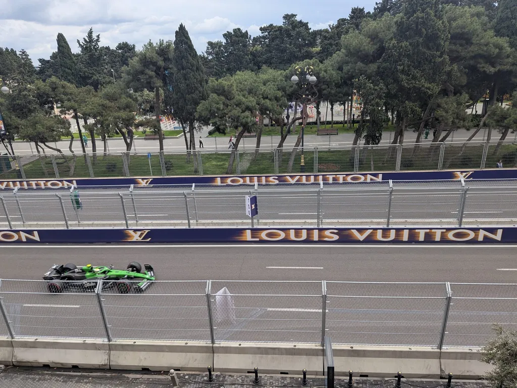 Квартира Апартаменты с видом на бульвар — аренда посуточно в Баку