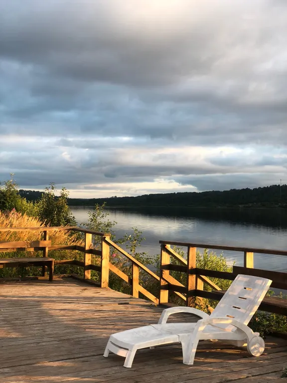 Коттедж Коттедж на берегу озера,рыбалка и отдых всей семьей! — Родионово
