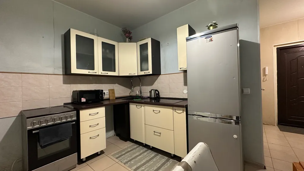 Простая однушка с видом на лес