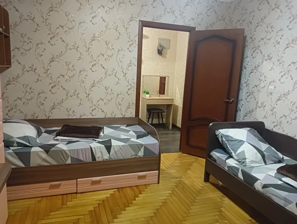 Уютная 2-х комнатная квартира в военном городке 1 этаж недалеко от М4