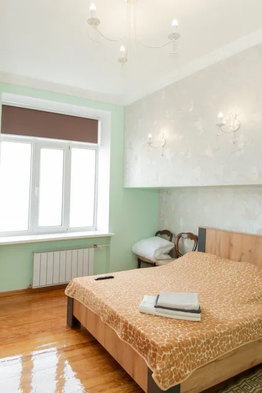 Добротная квартира в самом центре Омска с большими кроватями