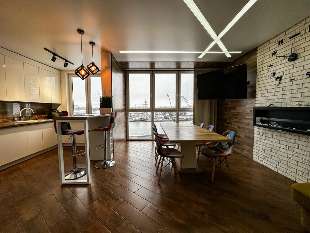 Geometry - просторная квартира с панорамным видом на реку в центре