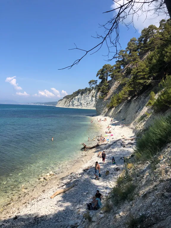 Просторная квартира в 300 метрах от моря — аренда посуточно в Дивноморское