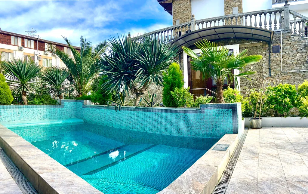 Коттедж Домик у бассейна — Сириус