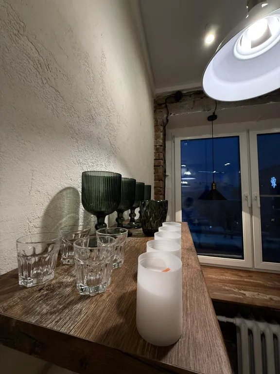 Новенькая ретро-лофт двушка в самом центре