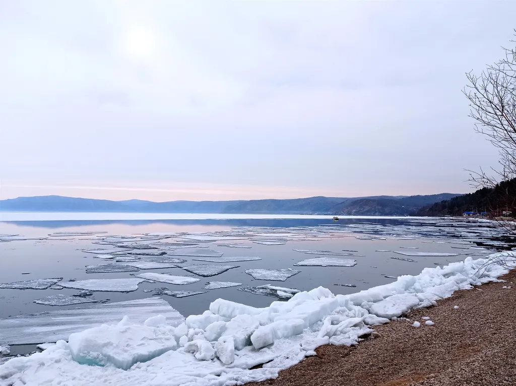 Студия - лофт с панорамным видом в центре Листвянки
