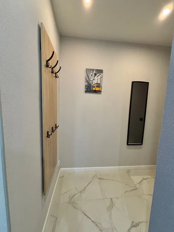 Светлая-уютная квартира в центре города с видом на сквер