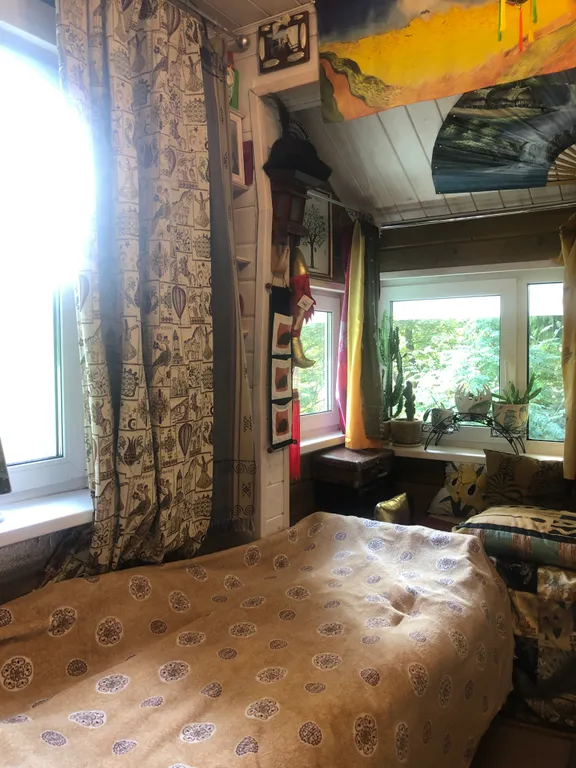 Квартира Уютная мини библиотека с односпальной софой и видом на вековые деревья — аренда посуточно в Пушкино