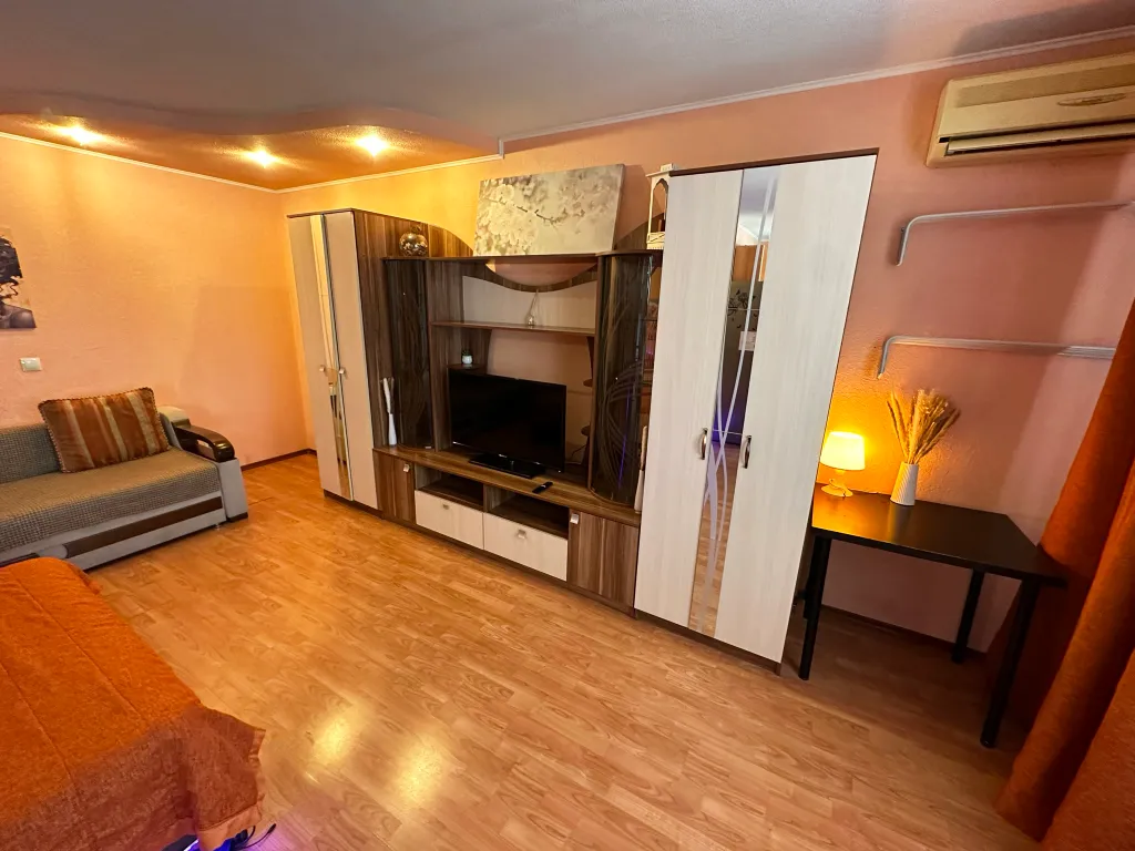 Чистота и уют возле НПИ, НГМА, Ледового, Космоса и М4