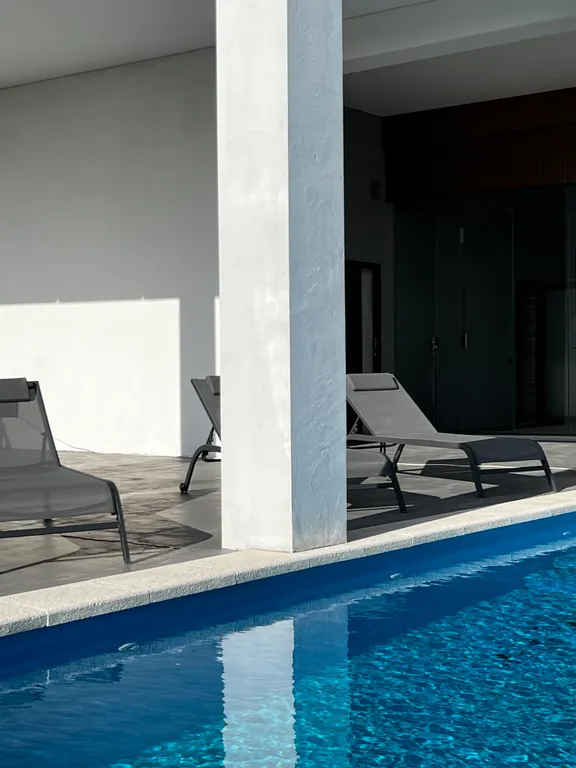 Gide villa посреди леса с видом на море