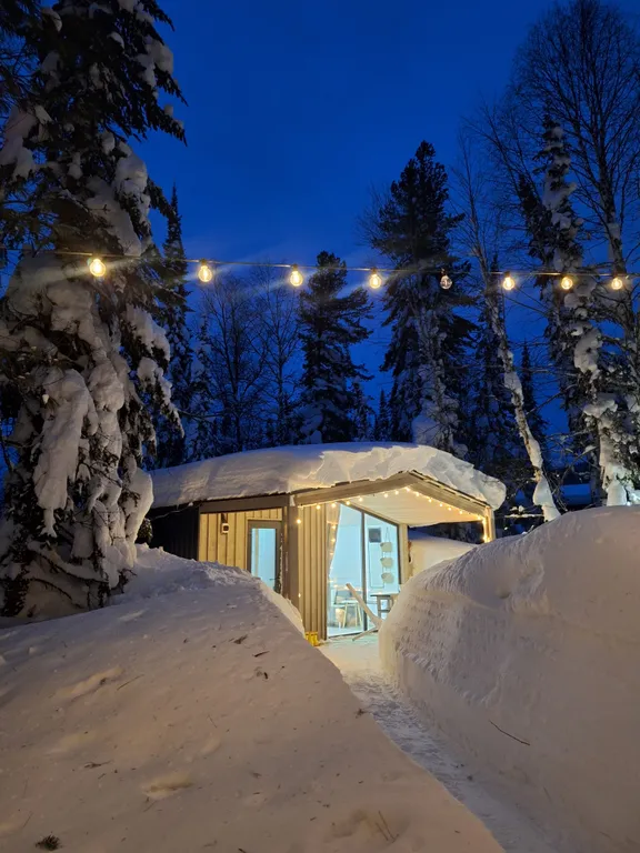 Коттедж Уютный семейный домик с террасой в лесу — Шерегеш