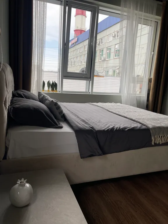 Просторная и светлая квартира с огромными окнами