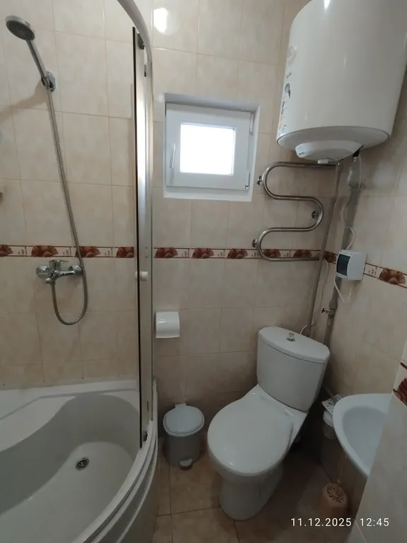 Уютная комната с кухней в частном доме