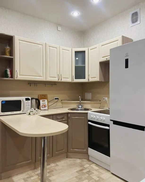 Уютная студия с видом на центр города и зеленую рощу