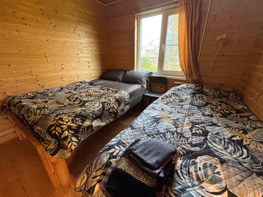 Домик прямо на берегу реки в Карелии