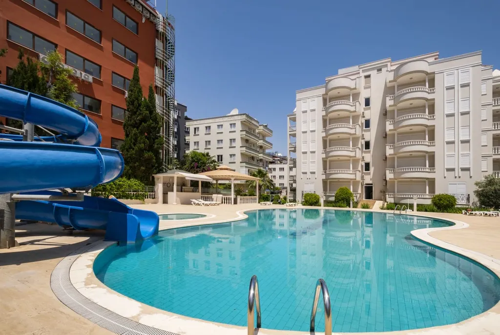 Уютная квартира с видом на бассейн и сад