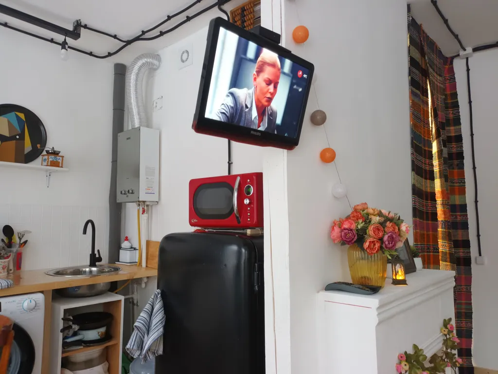 Зелёный дом на Набережной вблизи Кремля