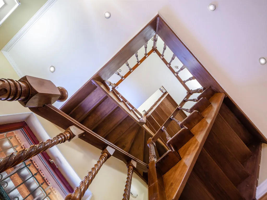 Дом с бассейнами и банкетным залом на Дмитровском шоссе