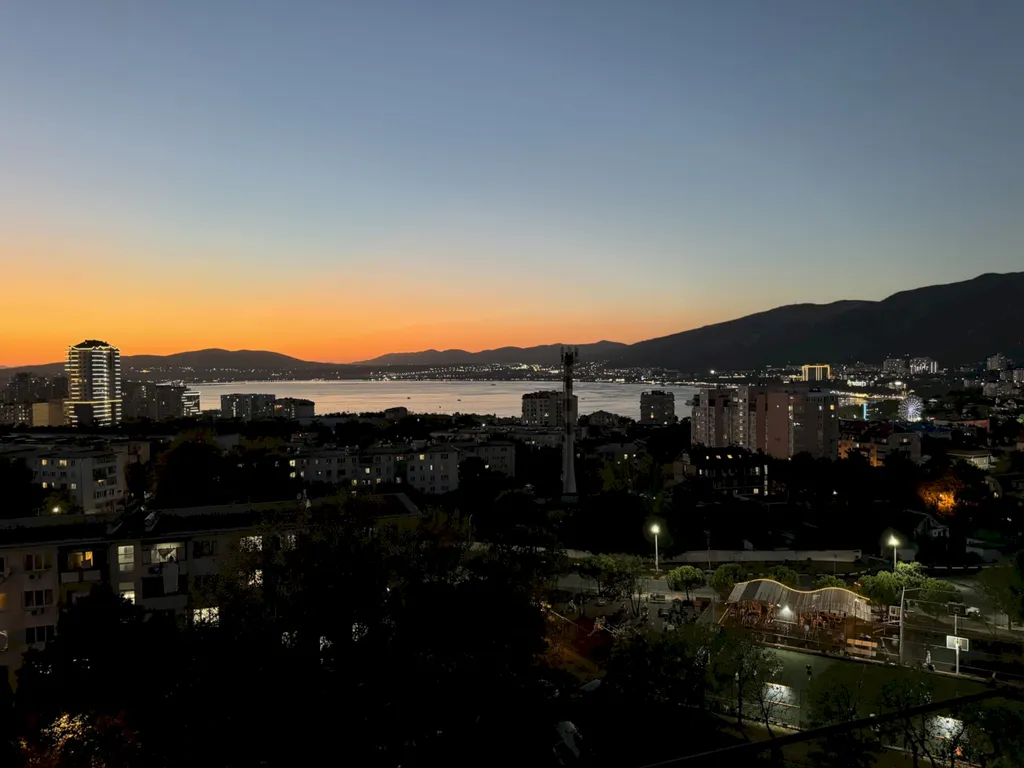 Квартира Квартира с видом на море и горы в 15 минутах до пляжа — Геленджик