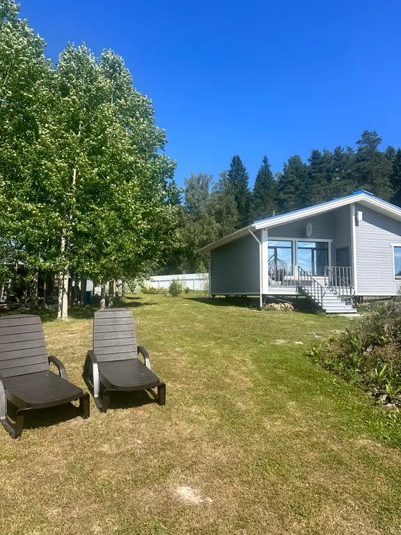 Уютный семейный дом на берегу озера