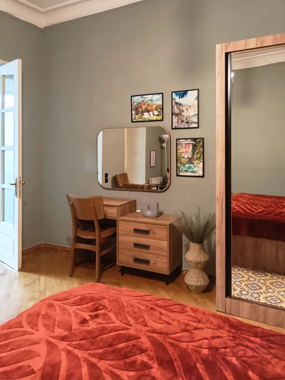 Винтажная квартира с камином в центральном районе Тбилиси, Чугурети