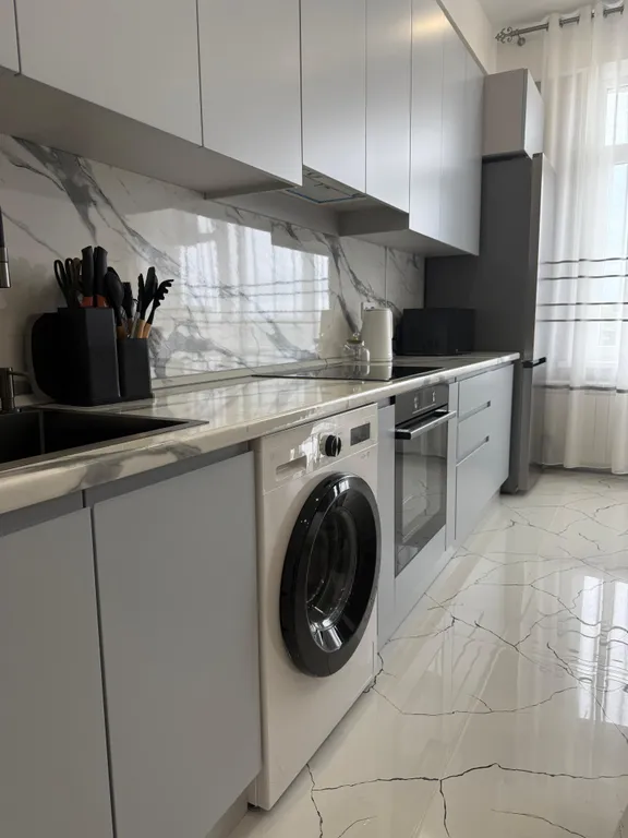 Уютная квартира в центре города рядом с фонтаном, с видом на город