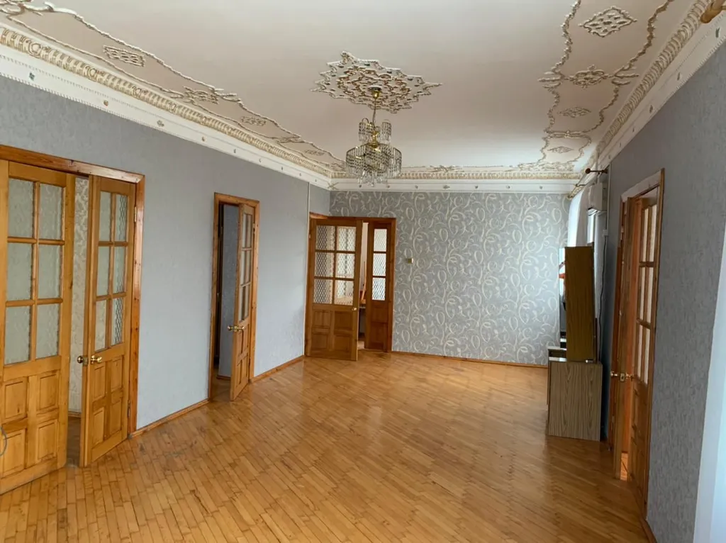 Уютная просторна часть дома на 2 этаже под ключ с бассейном и беседкой