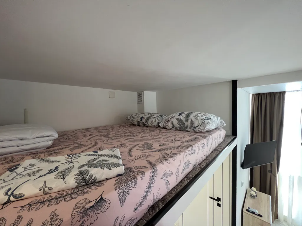 Тихая студия с видом на горы в далеко от суеты