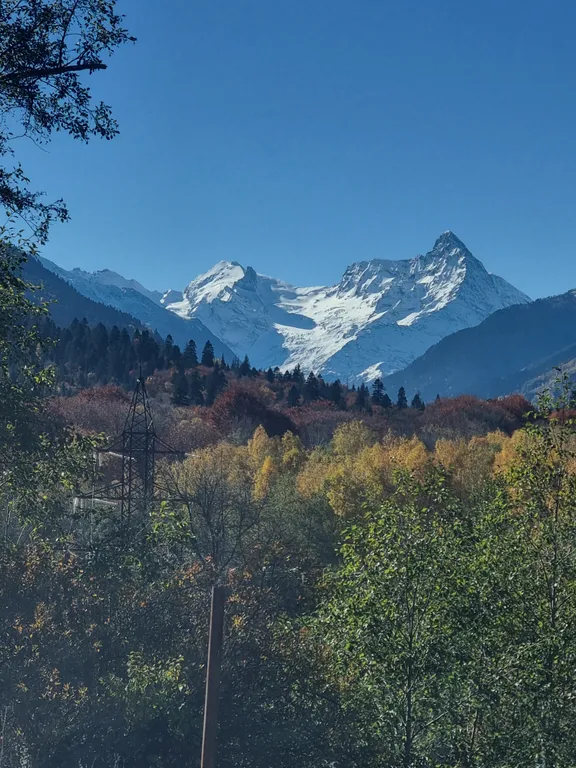 Домик с видом на горы