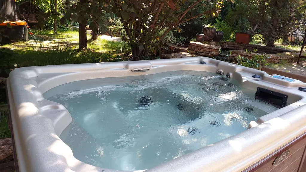 Коттедж с баней и джакузи для семейного отдыха