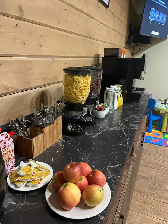 Трёхкомнатный коттедж в лесу у пруда