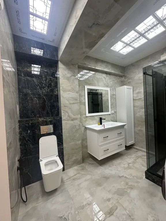 Уютная квартира в центе города рядом с ЖД вокзалом с видом на горы