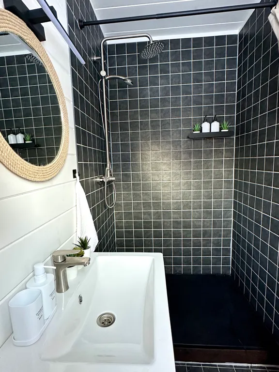 Домик у озера с баней и чаном