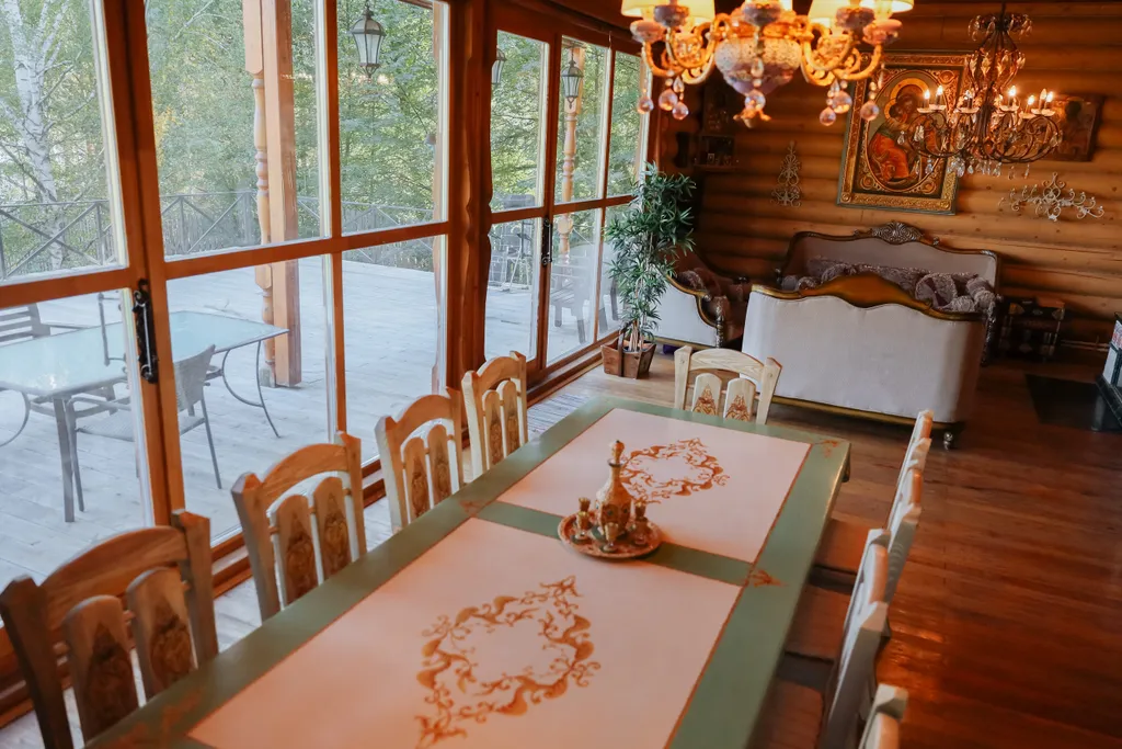 Огромная фамильная усадьба с баней на берегу водохранилища