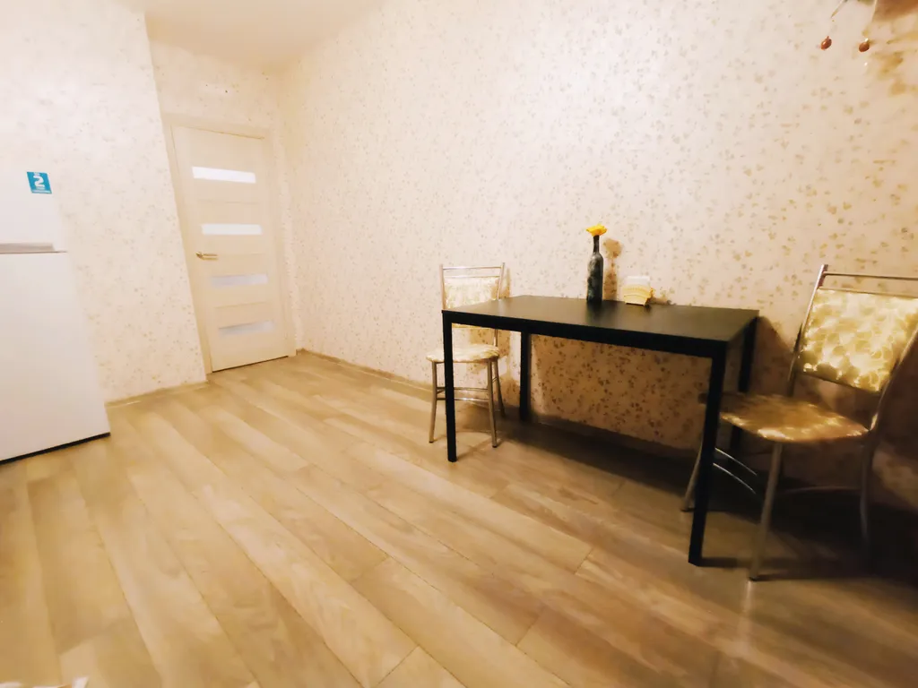 Квартира Квартира 2км от набереж,стол для работы,диван на кухне,для некурящих — Самара