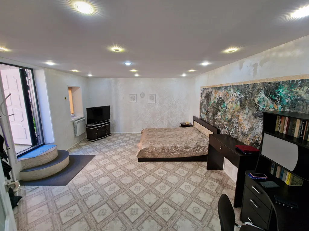 Отличная большая квартира в частном доме в самом центре Иркутска