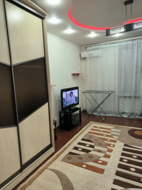 Квартира Двухкомнатная квартира с автономным отоплением — Алчевск