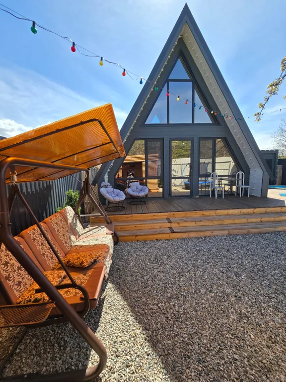 Дом А-фрейм из дерева с баней и джакузи