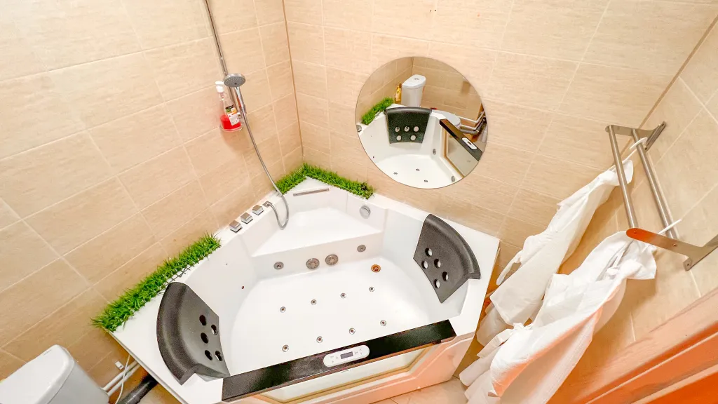 Апартаменты с джакузи около УГМК-Арены