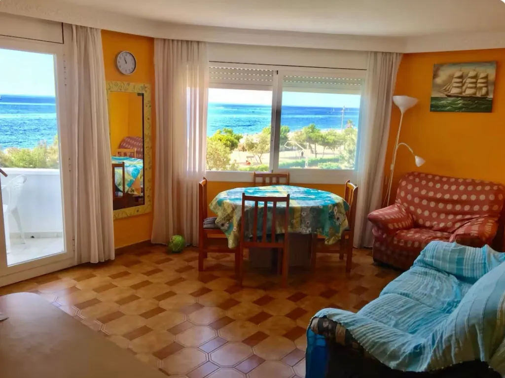 Вид на море в Испании в городе Пинеда де Мар