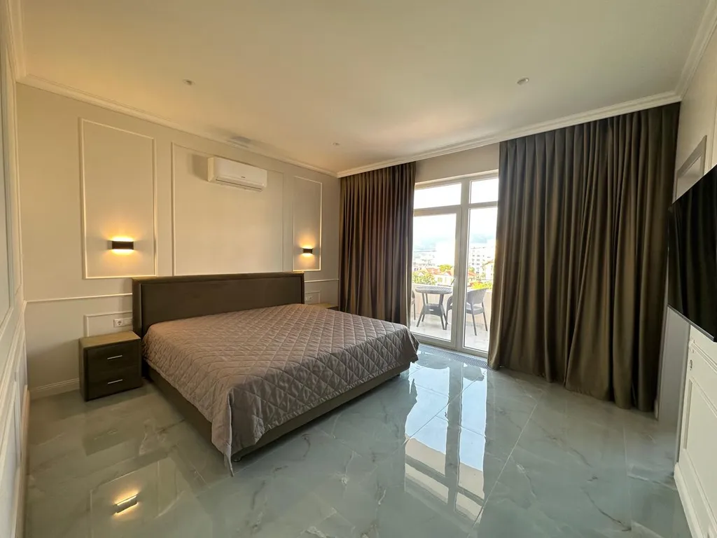 Роскошный дом с бассейном и сауной