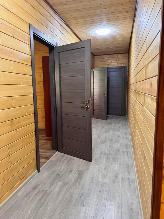 Дом на берегу речки