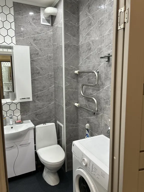 Просторная студия с дизайнерским ремонтом