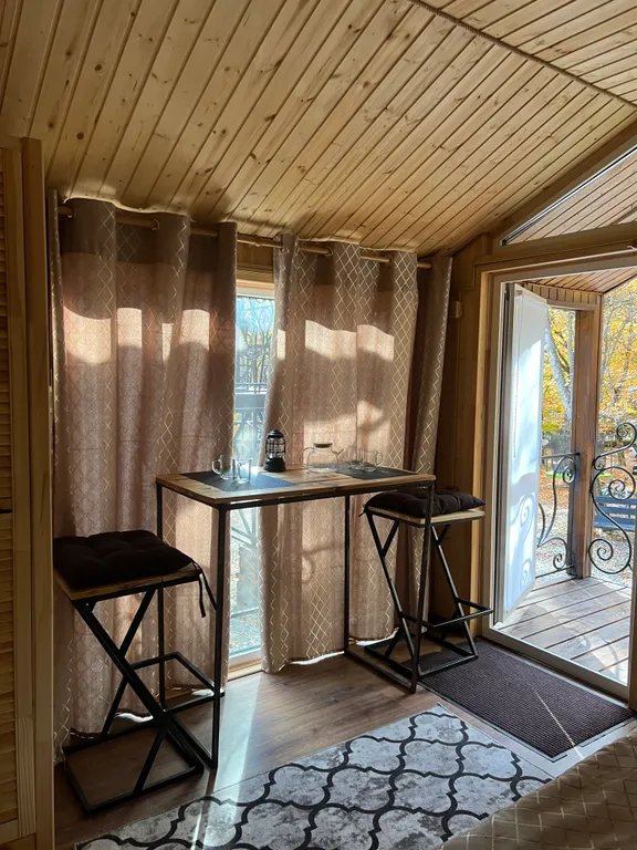 Уютный домик в чаще леса